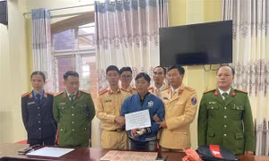 Bắt quả tang đối tượng vận chuyển trái phép 10 bánh heroin