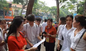 Đình chỉ 2 cán bộ coi thi ở Phú Thọ trước nghi vấn lọt đề thi môn ngữ văn