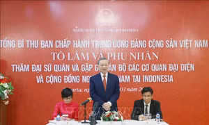 Tổng Bí thư thăm Đại sứ quán, gặp gỡ cán bộ các cơ quan đại diện và cộng đồng người Việt Nam tại Indonesia