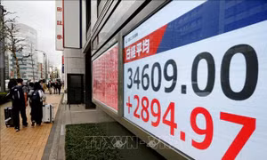 Chứng khoán châu Á tăng, đồng USD suy yếu sau khi Mỹ tăng thuế nhôm, thép