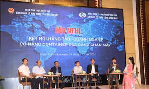 Kết nối hãng tàu và doanh nghiệp có hàng container qua cảng Chân Mây