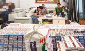 Bắt quả tang 4 đối tượng vận chuyển, tàng trữ hơn 28.000 bao thuốc lá lậu