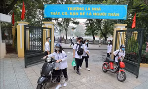 Hà Nội bác tin đồn người dưới 18 tuổi bị cấm đi xe máy từ 15/8/2026