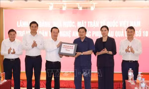 Trao hỗ trợ cho nhân dân tỉnh Nghệ An khắc phục hậu quả bão số 10