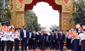 Chủ tịch nước Nguyễn Xuân Phúc thăm các vị Đại tăng thống Campuchia