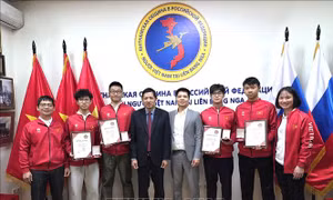 Vinh danh thành tích của đoàn học sinh Việt Nam tại Olympic Hóa học quốc tế Mendeleev