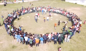 Người Ma Coong vui Ngày hội Biên phòng toàn dân