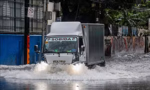 Philippines sơ tán người dân tránh bão Man-yi