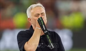 UEFA điều tra kỷ luật HLV Jose Mourinho