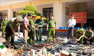 Hà Tĩnh: Tiêu hủy số lượng lớn vũ khí và vật liệu nổ
