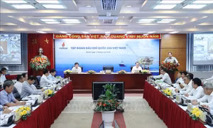 Thủ tướng chủ trì buổi làm việc với Tập đoàn Dầu khí Quốc gia Việt Nam