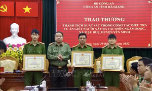 Khen thưởng lực lượng điều tra nhanh vụ án mạng trên đồi thông ở Hà Giang