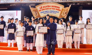 Thừa Thiên - Huế: Tuyên dương học sinh đạt danh hiệu 'Học sinh Danh dự toàn trường'
