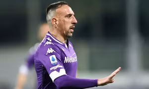 Ngôi sao bóng đá Pháp F. Ribery tuyên bố giải nghệ