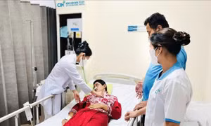 Bác sĩ Việt Nam điều trị thành công cho bé gái Campuchia bị chấn thương sọ não