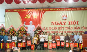 Phó Thủ tướng Lê Văn Thành dự Ngày hội Đại đoàn kết toàn dân tộc tại Long An