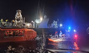Nối lại chiến dịch tìm kiếm 10 người mất tích trong vụ cháy phà ở vùng biển Hy Lạp và Italy