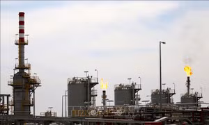 Giá dầu thô bật tăng khi căng thăng Mỹ - Iran nóng trở lại