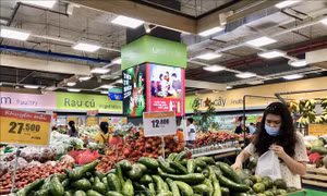 Thị trường thực phẩm, trái cây đa dạng trước ngày Tết Đoan Ngọ