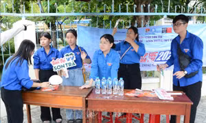 Động viên thí sinh dân tộc thiểu số, tổ chức đưa đón học sinh có hoàn cảnh đặc biệt