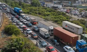 TP. Hồ Chí Minh: Các cửa ngõ ùn ứ nhẹ trong ngày đầu nghỉ Lễ Giỗ Tổ Hùng Vương