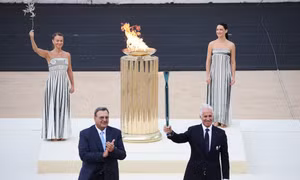 Ngọn lửa Thế vận hội mùa Đông Milano-Cortina 2026 lên đường tới Italy