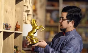 Năm mới về làng cổ Đường Lâm ngắm bộ sưu tập 'Gióng'
