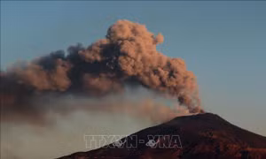 Italy: Núi lửa Etna phun tro bụi, sân bay lớn ở Sicily đóng cửa ngày thứ 5
