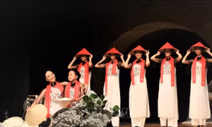 'Ngoại giao Lụa' Việt Nam chinh phục San Marino