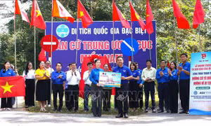 Ấm áp 'Xuân tình nguyện' ở biên giới Tây Nam