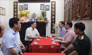 Hà Nội quan tâm, chăm lo gia đình liệt sĩ, chiến sĩ Điện Biên