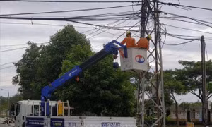 Điện lực miền Trung khẩn trương khắc phục hậu quả do bão số 9