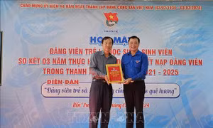 Bến Tre chú trọng phát triển đảng viên trẻ, chất lượng