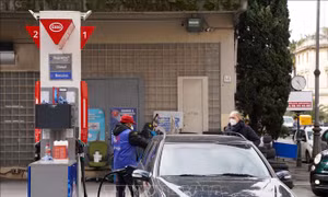 Italy cân nhắc đi vay thêm để đối phó với khủng hoảng