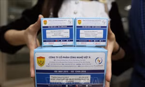 Công an Cần Thơ đình chỉ điều tra vụ mượn kit test Việt Á do không có vụ lợi