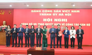 Công bố quyết định về công tác cán bộ tại Ủy ban MTTQ Việt Nam thành phố Hà Nội