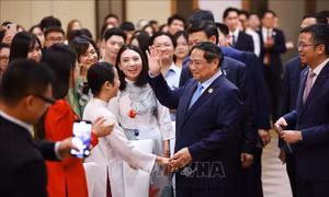 Thủ tướng Phạm Minh Chính gặp cộng đồng người Việt Nam tại Trung Quốc