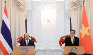 Chủ tịch nước Nguyễn Xuân Phúc và Thủ tướng Thái Lan đồng chủ trì họp báo