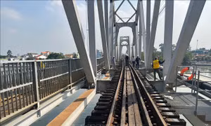 Ngành đường sắt dự kiến thiệt hại khoảng 140 tỷ đồng từ vụ sà lan va cầu Ghềnh