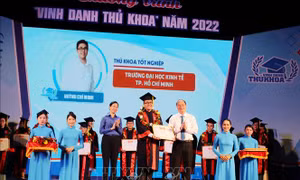 TP Hồ Chí Minh vinh danh 75 thủ khoa năm 2022