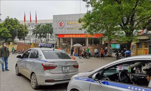 Từ 21/8, Hà Nội hạn chế taxi, xe hợp đồng dưới 8 chỗ trên phố Khâm Thiên