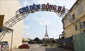 Chợ đêm Đông Hà bị bỏ hoang, cỏ mọc um tùm