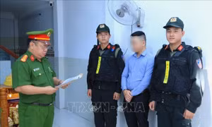 Tạm giữ 3 đối tượng để điều tra hành vi sản xuất phân bón giả