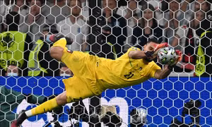 EURO 2020: 'Đôi tay vàng' và 'cái đầu lạnh' của Donnarumma