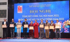 Đưa văn học nghệ thuật đến gần hơn với đời sống