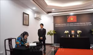 Công chúa Brunei viếng và ghi sổ tang Tổng Bí thư Nguyễn Phú Trọng