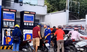 Bộ Tài chính tiếp tục đề nghị báo cáo chi phí nhập xăng dầu về Việt Nam
