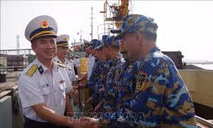 Mang quà Tết, nhu yếu phẩm đến Đặc khu Trường Sa