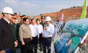 Thủ tướng kiểm tra công trình mở rộng Nhà máy Thủy điện Hòa Bình