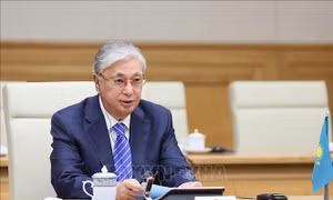 Tổng thống Cộng hòa Kazakhstan Kassym-Jomart Tokayev thăm một số doanh nghiệp tại Bắc Ninh